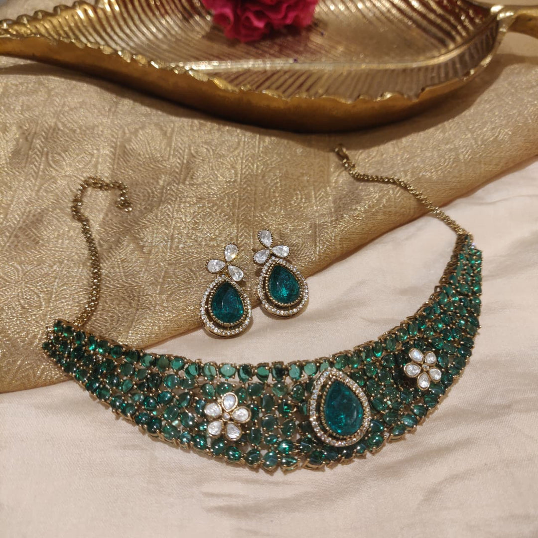 Lustrous Green Crystal Choker Necklace