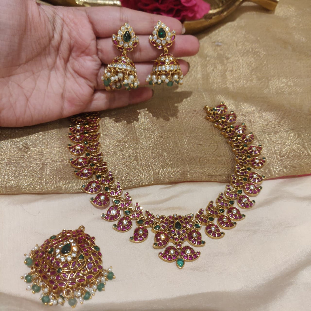 Divine jadau Stone Necklace with Green Beads
