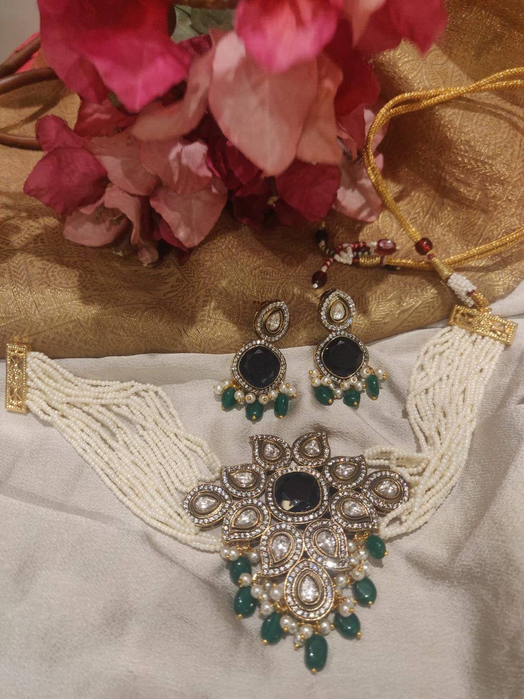 Beautiful Green Stone Fitted Kundan Pendant Choker