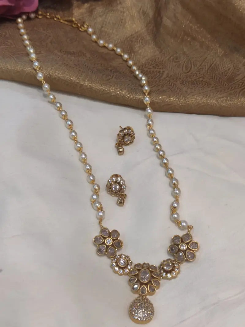 Sparkling Floral Design Handcrafted Kundan Pendant Pearl Mala
