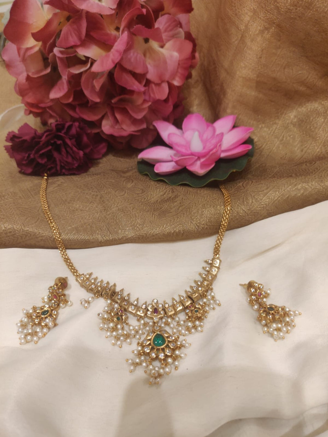 Timeless Gold Plated Green Stone &amp; Pearl Styled Chain Necklace Short