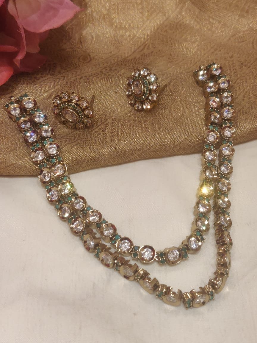 Mesmerizing crystal fitted antique layered cz short necklace