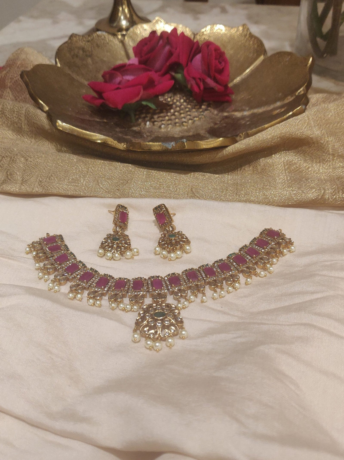 Block ruby moti golden choker