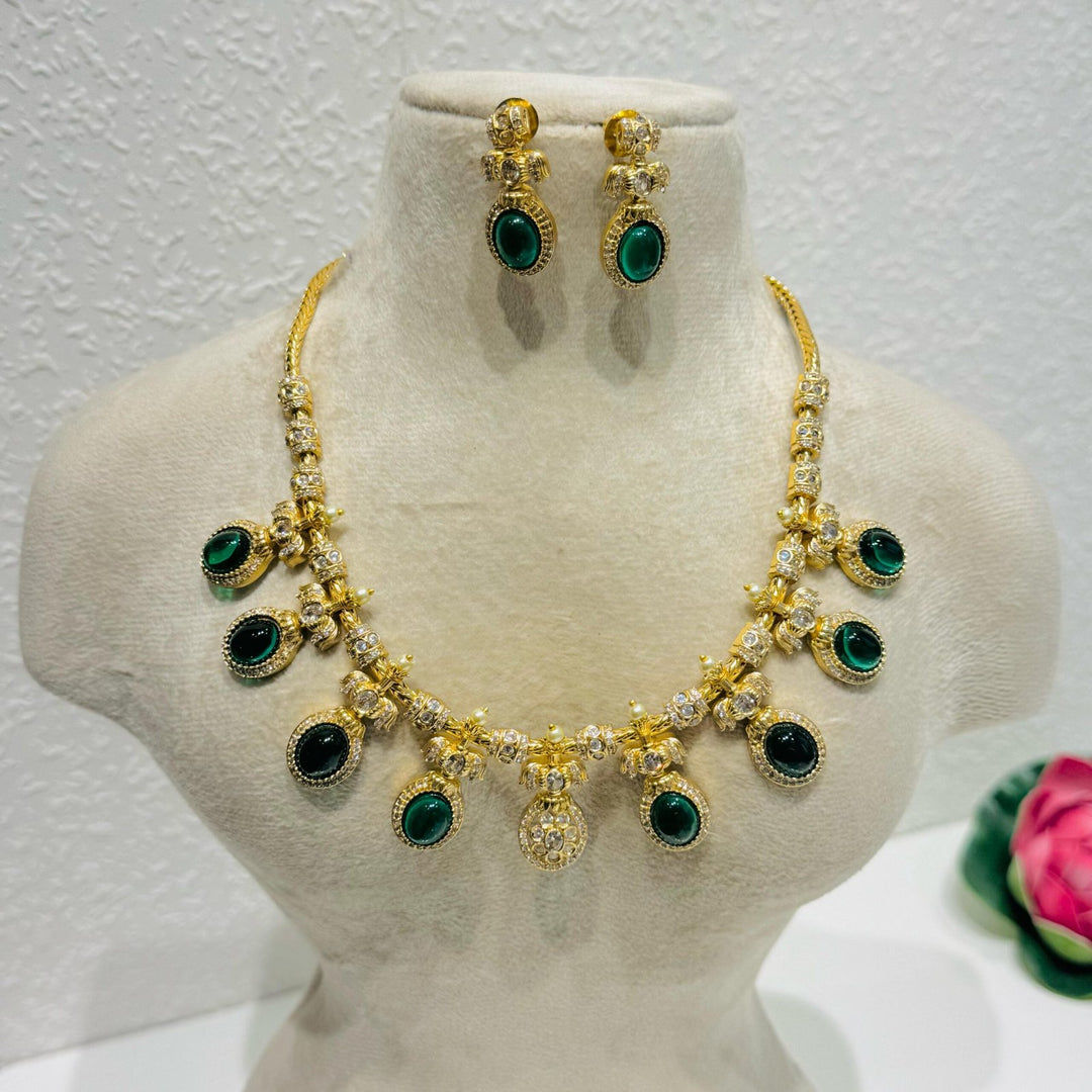 Emerald golden rope necklace