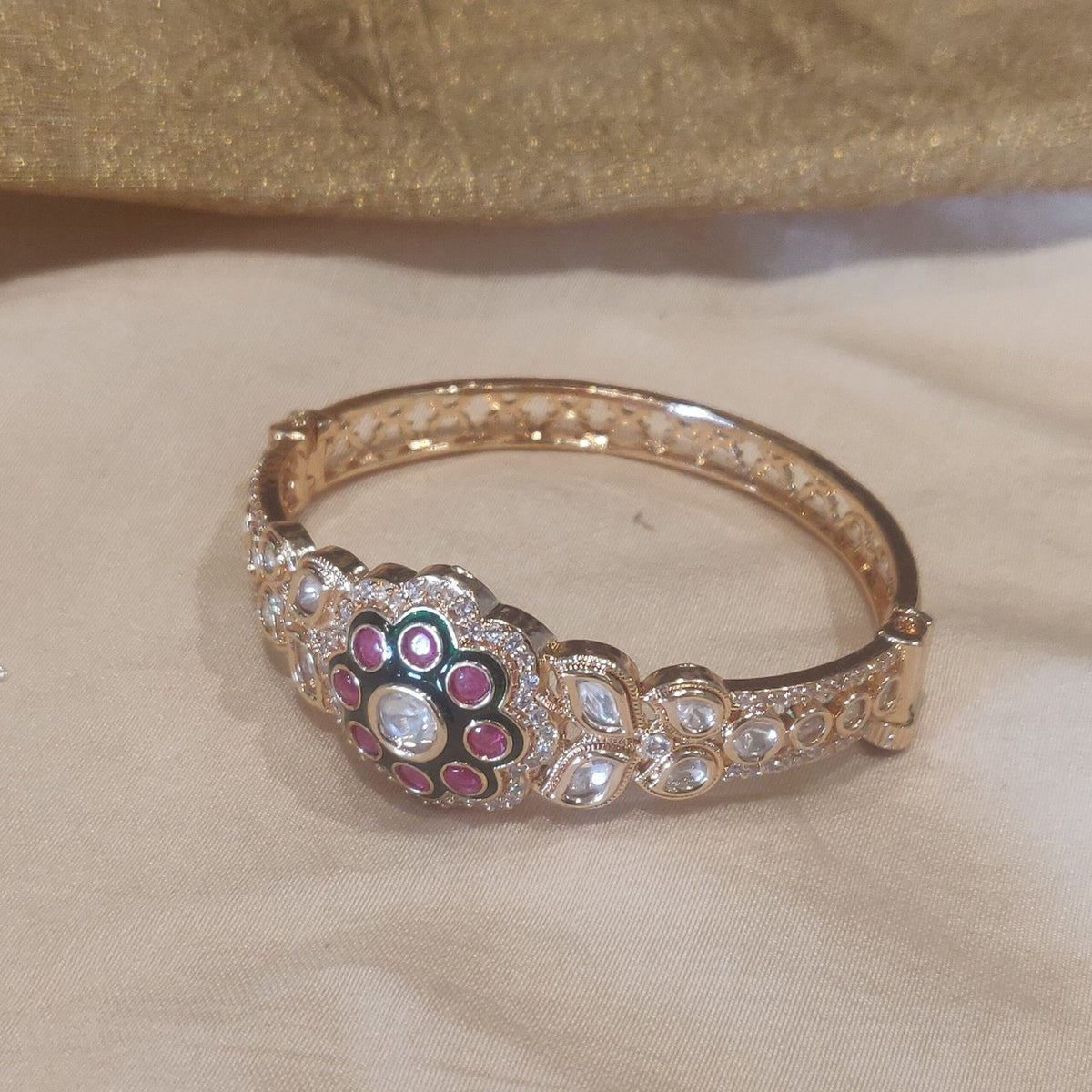 Kundan green golden kada