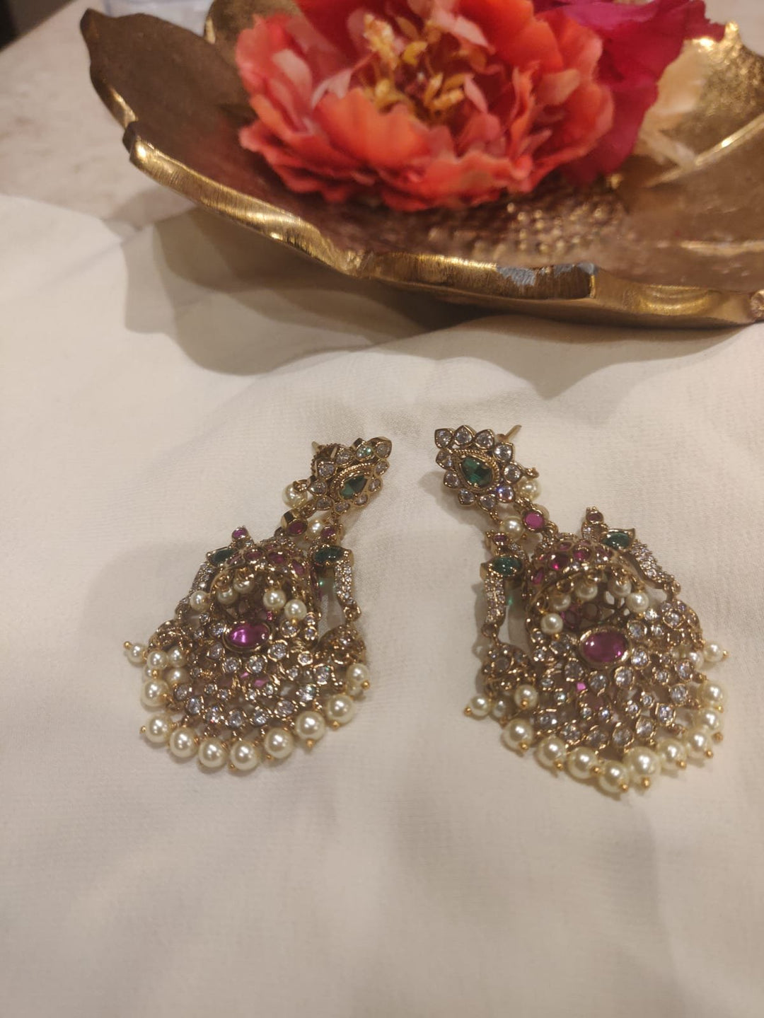 Green ruby mote jhumke