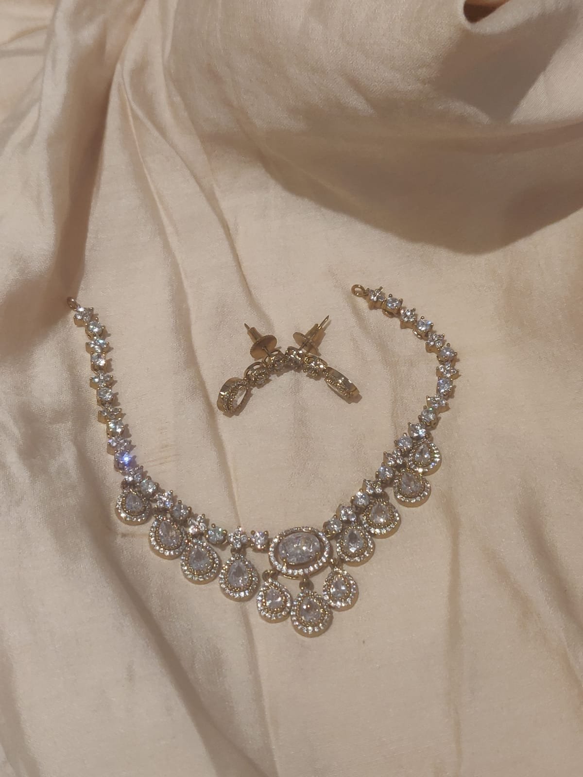 Crystal droplet golden necklace