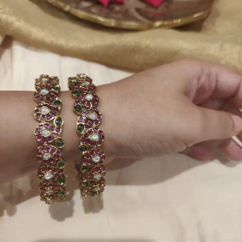 Alluring jadau bangles set of 2