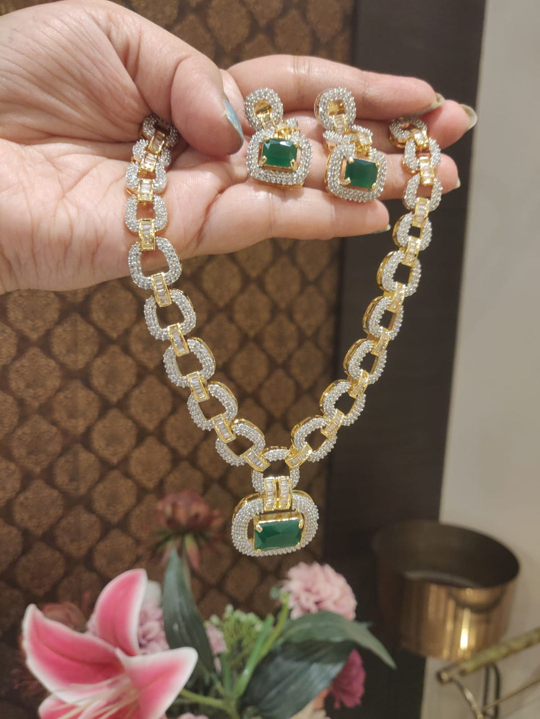 Emerald Elegance Link Necklace Set